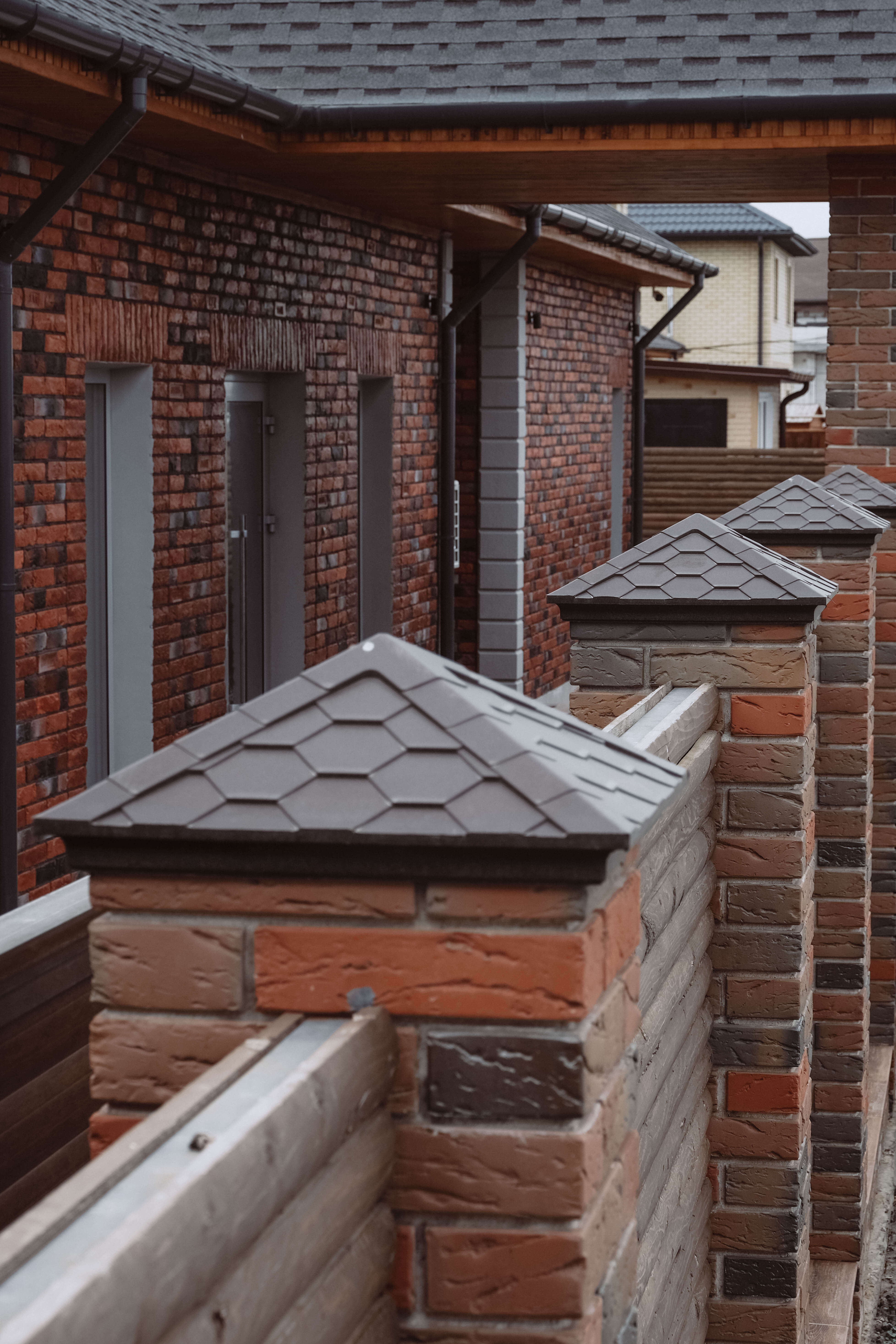 Колпак Zking Эверест Коричневый на столб 1.5х1.5 кирпича (390х390мм) в Калуге фото